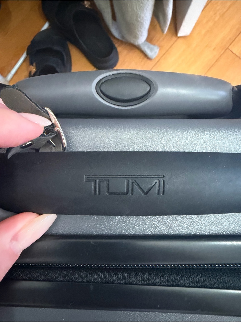 TumI Like new used 1 time sellingg ASAP - Picture 5 of 13